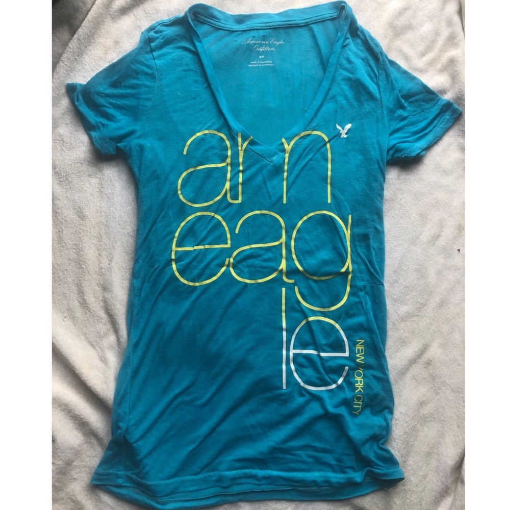 American Eagle tee💙